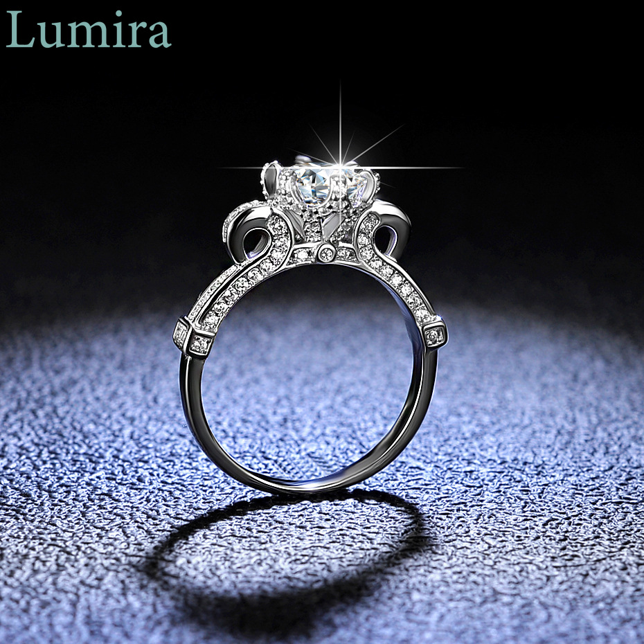 Moissanite Engagement Ring 1 Carat - 루미라 클래식 6프롱 1캐럿 모이사나이트 플라워